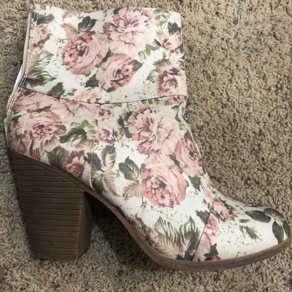 Booties. - Picture 3 of 8